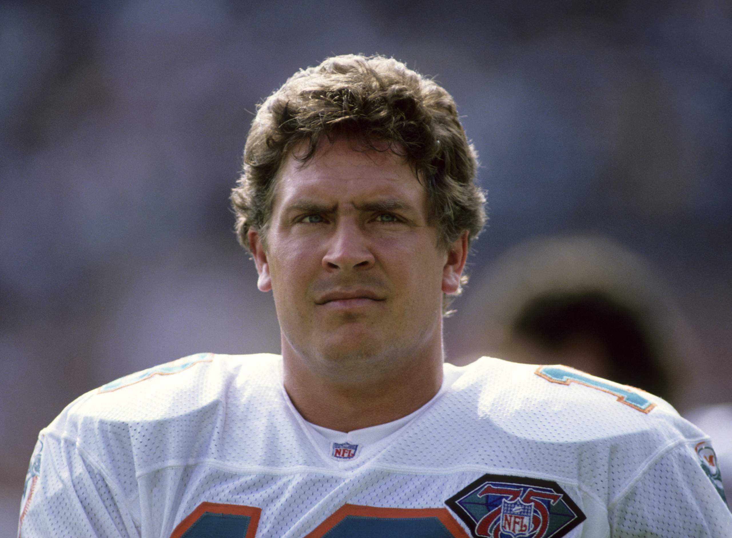 5 NFL Legends Who Tragically Went Broke