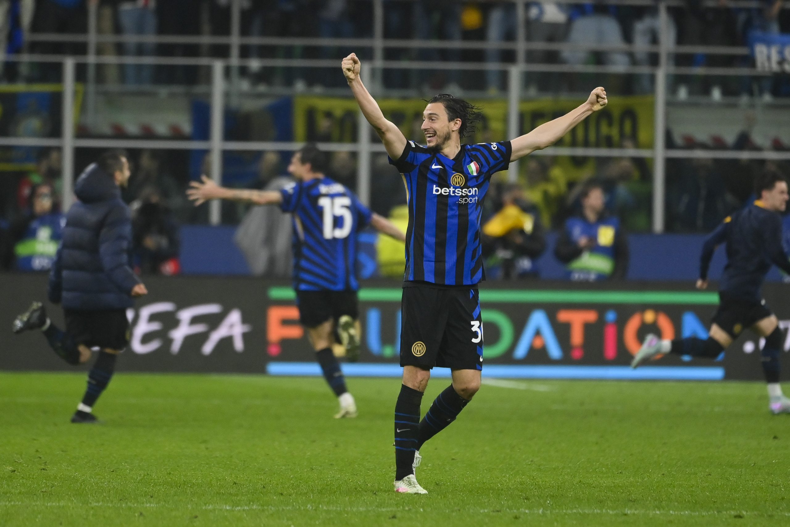 Inter Milan Beat Barcelona in 7-6 Thriller to Reach Champions League Final
